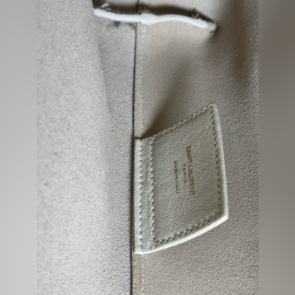 YSL•Tall Shopping Tote•Smooth Leather Vintage White•Crossbody Messenger•FLAWLESS - Picture 12 of 16